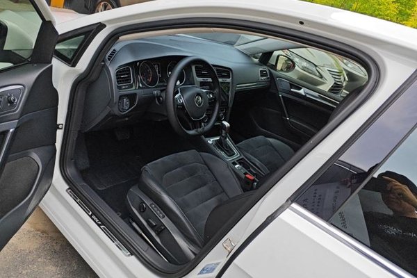 Volkswagen Golf 2018, 117200 км, за 9666 USD - фото 9
