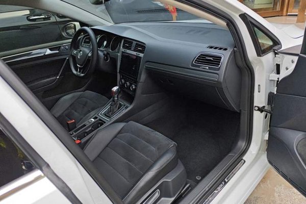 Volkswagen Golf 2018, 117200 км, за 9666 USD - фото 11