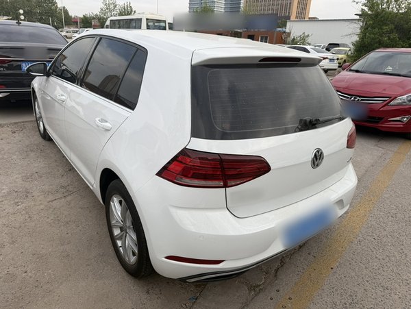 Volkswagen Golf 2018, 133700 км, за 9010 USD