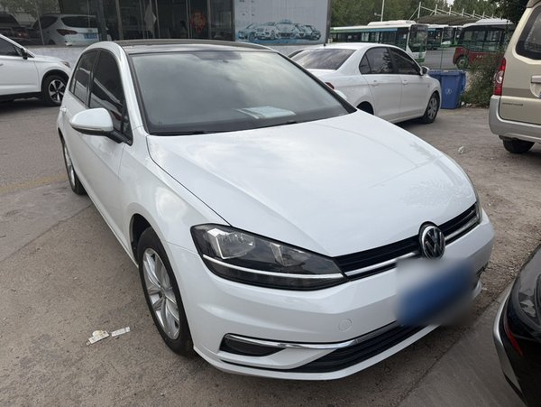 Volkswagen Golf 2018, 133700 км, за 9010 USD