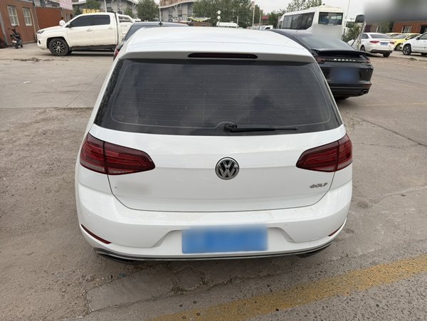 Volkswagen Golf 2018, 133700 км, за 9010 USD