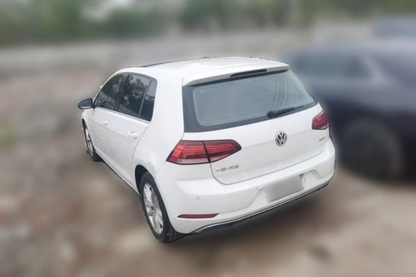 Volkswagen Golf 2018, 66600 км, за 10025 USD
