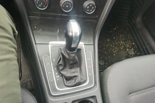 Volkswagen Golf 2018, 66600 км, за 10025 USD - фото 13