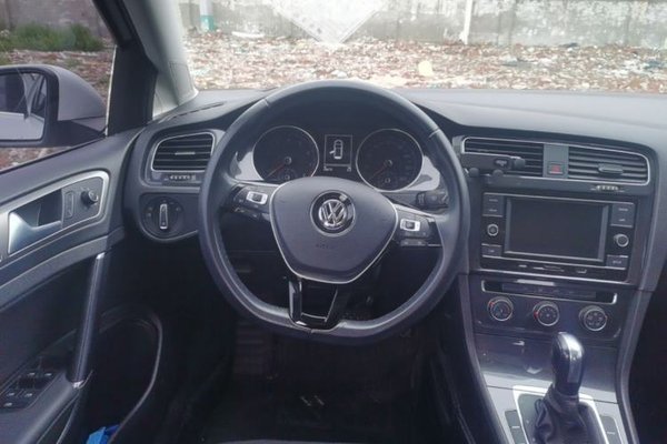Volkswagen Golf 2018, 66600 км, за 10025 USD - фото 9