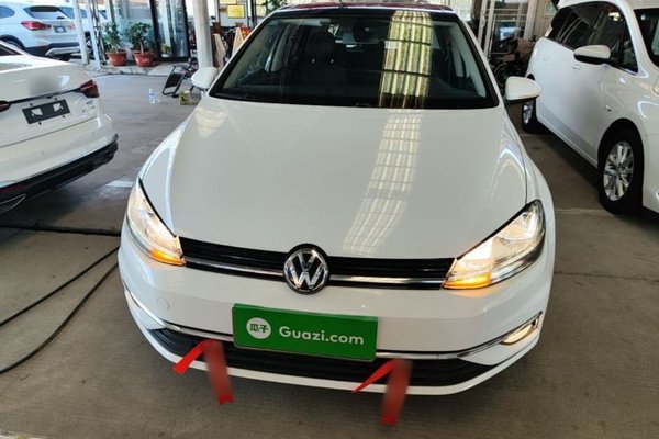 Volkswagen Golf 2019, 68500 км, за 10727 USD