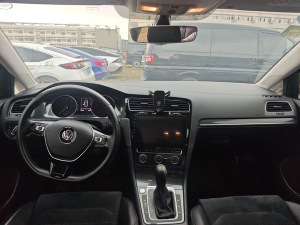 Volkswagen Golf 2019, 62100 км, за 10916 USD - фото 12