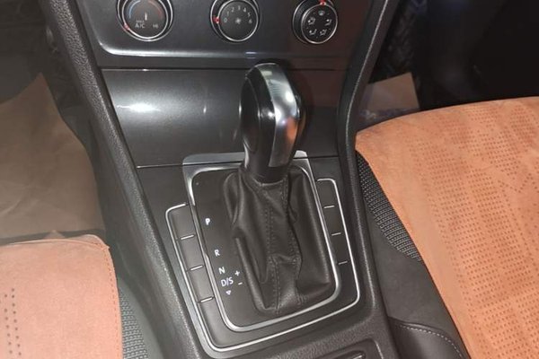 Volkswagen Golf 2019, 56200 км, за 9488 USD - фото 16