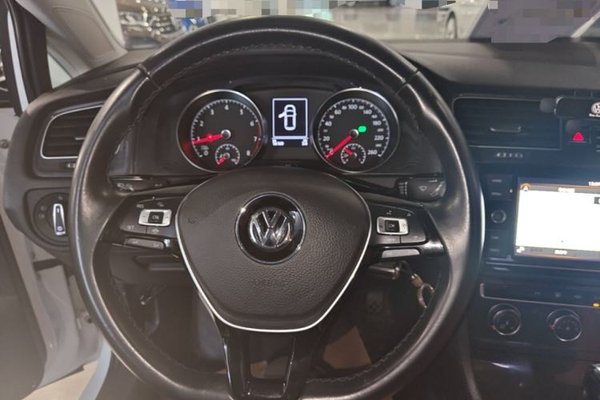 Volkswagen Golf 2019, 56200 км, за 9488 USD - фото 13