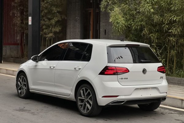 Volkswagen Golf 2020, 47600 км, за 12159 USD