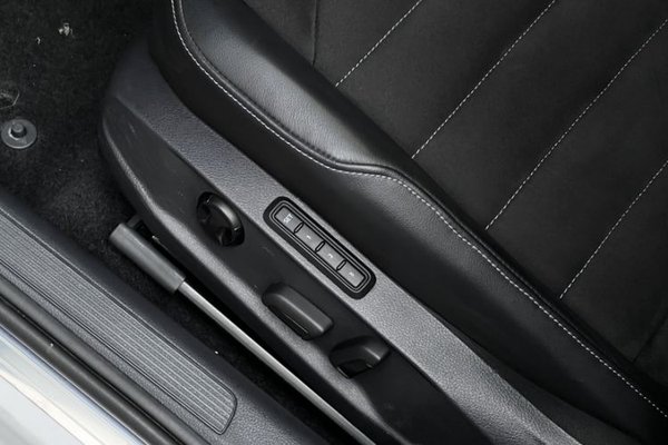 Volkswagen Golf 2020, 47600 км, за 12159 USD - фото 18