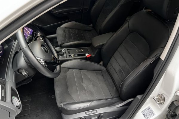 Volkswagen Golf 2020, 47600 км, за 12159 USD - фото 13