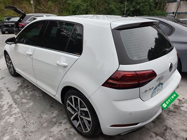 Volkswagen Golf 2020, 55700 км, за 11441 USD