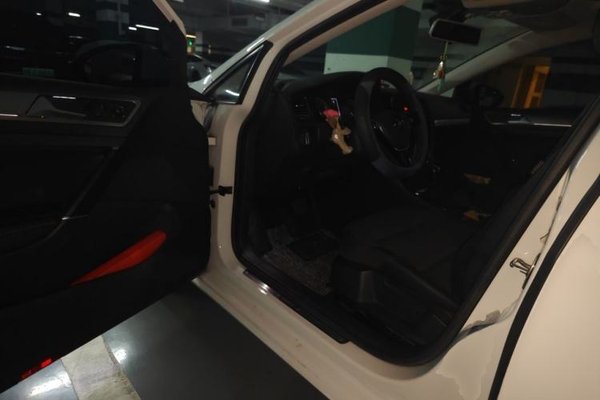 Volkswagen Golf 2020, 61400 км, за 9376 USD - фото 17