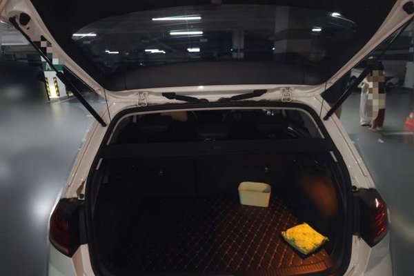 Volkswagen Golf 2020, 61400 км, за 9376 USD - фото 20