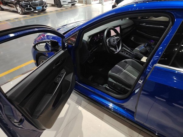 Volkswagen Golf 2021, 72900 км, за 14656 USD - фото 15