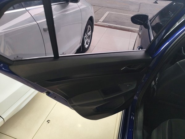Volkswagen Golf 2021, 76100 км, за 16091 USD - фото 27