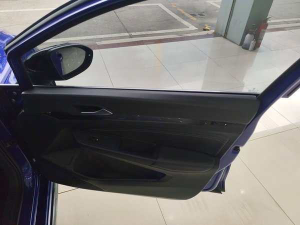 Volkswagen Golf 2021, 76100 км, за 16091 USD - фото 24