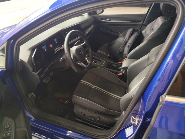 Volkswagen Golf 2021, 76100 км, за 16091 USD - фото 18