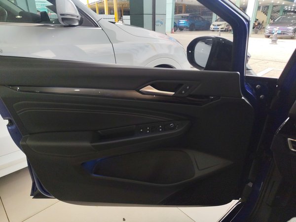Volkswagen Golf 2021, 76100 км, за 16091 USD - фото 26