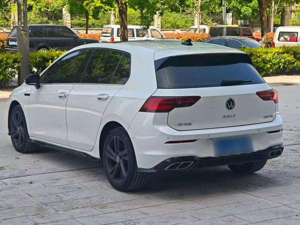 Volkswagen Golf 2021, 100300 км, за 13797 USD