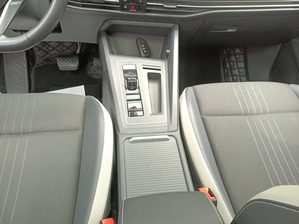 Volkswagen Golf 2021, 112800 км, за 12586 USD - фото 16