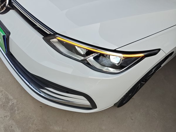 Volkswagen Golf 2021, 26000 км, за 15799 USD