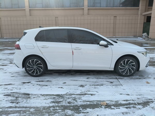 Volkswagen Golf 2021, 29800 км, за 15285 USD
