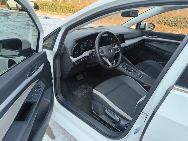 Volkswagen Golf 2021, 29800 км, за 15285 USD - фото 18