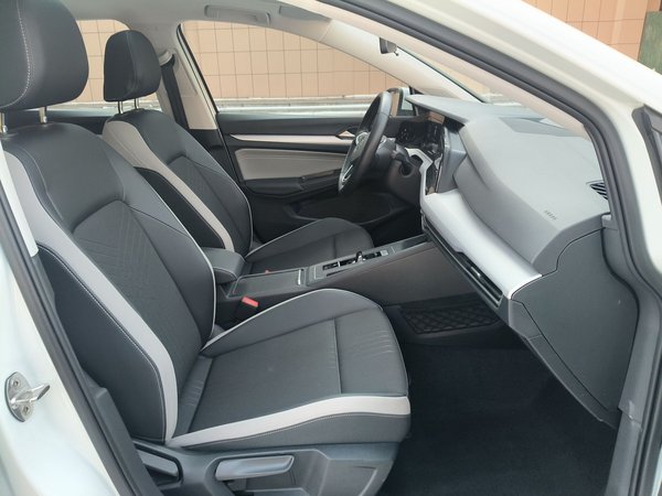 Volkswagen Golf 2021, 29800 км, за 15285 USD - фото 9