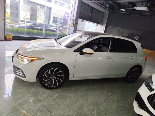 Volkswagen Golf 2021, 34700 км, за 15658 USD