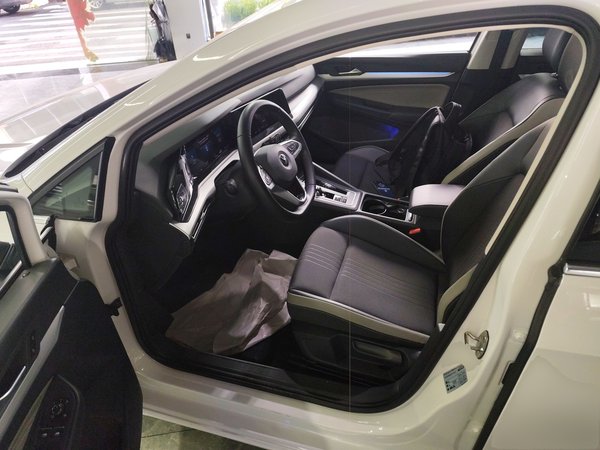 Volkswagen Golf 2021, 34700 км, за 15658 USD - фото 21