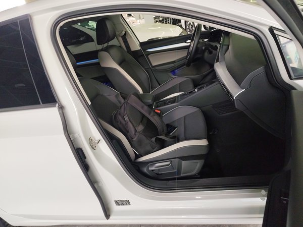 Volkswagen Golf 2021, 34700 км, за 15658 USD - фото 23