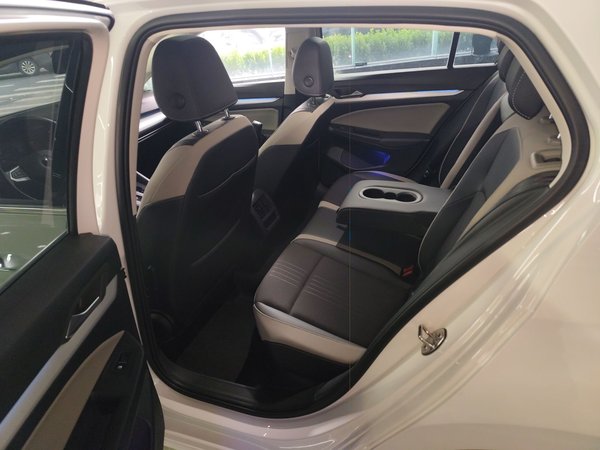 Volkswagen Golf 2021, 34700 км, за 15658 USD - фото 22