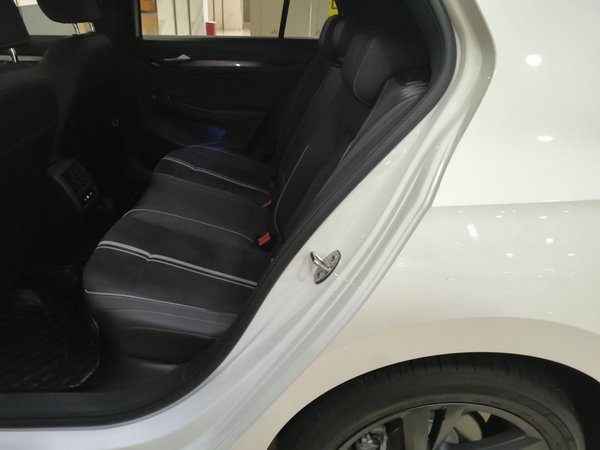 Volkswagen Golf 2021, 39600 км, за 16769 USD - фото 13