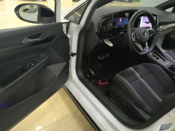 Volkswagen Golf 2021, 39600 км, за 16769 USD - фото 12