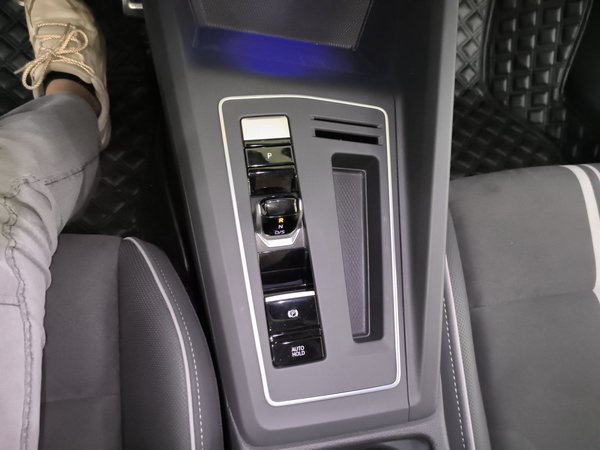 Volkswagen Golf 2021, 39600 км, за 16769 USD