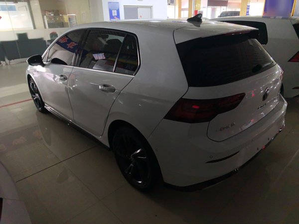 Volkswagen Golf 2021, 51100 км, за 15688 USD