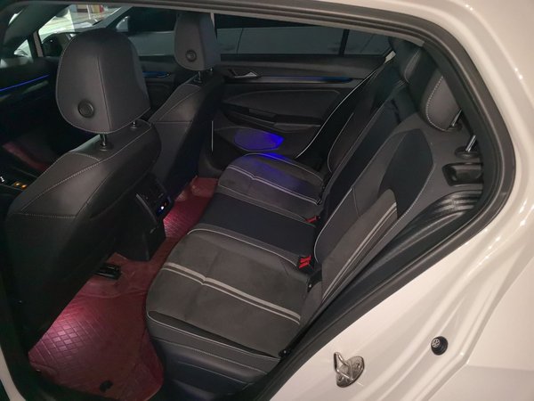 Volkswagen Golf 2021, 51100 км, за 15688 USD - фото 16