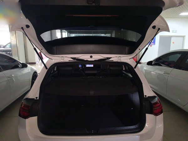 Volkswagen Golf 2021, 51100 км, за 15688 USD - фото 18