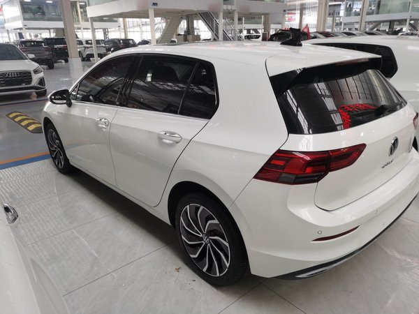 Volkswagen Golf 2021, 63200 км, за 15071 USD