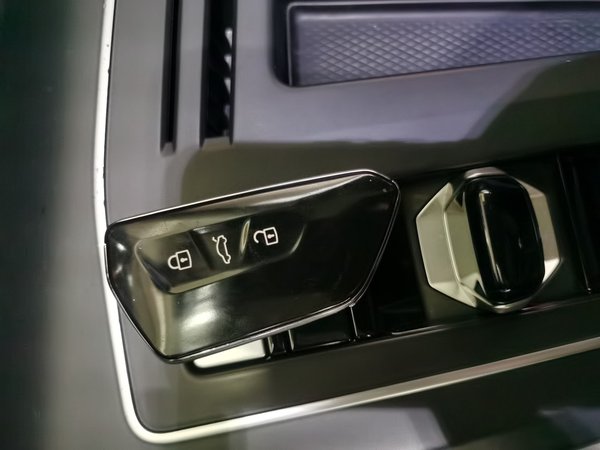 Volkswagen Golf 2021, 63200 км, за 15071 USD - фото 19