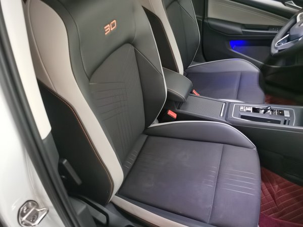 Volkswagen Golf 2021, 63200 км, за 15071 USD - фото 23