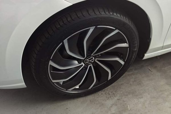 Volkswagen Golf 2021, 81300 км, за 13330 USD - фото 11
