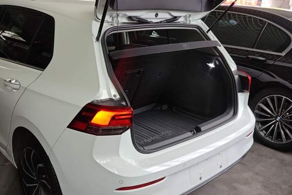 Volkswagen Golf 2021, 81300 км, за 13330 USD