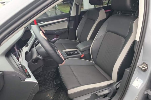 Volkswagen Golf 2023, 11600 км, за 16999 USD - фото 18