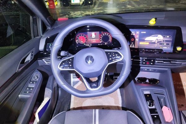 Volkswagen Golf 2023, 11800 км, за 15262 USD - фото 10
