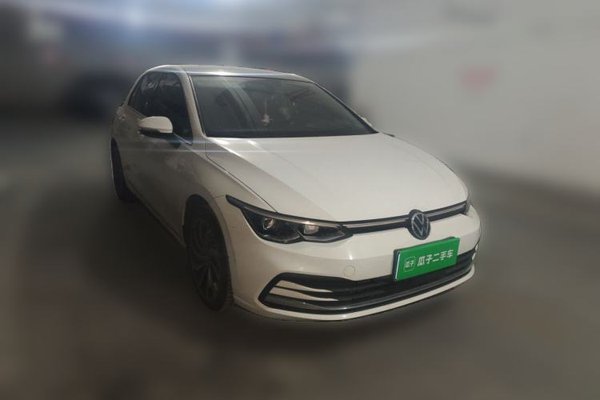 Volkswagen Golf 2023, 17900 км, за 14756 USD