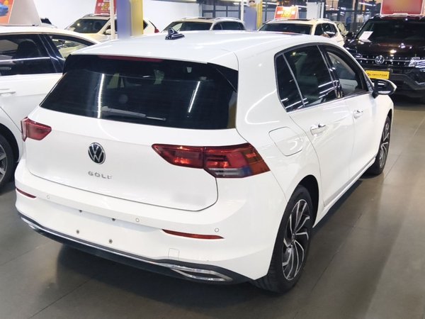 Volkswagen Golf 2023, 37300 км, за 15477 USD - фото 6