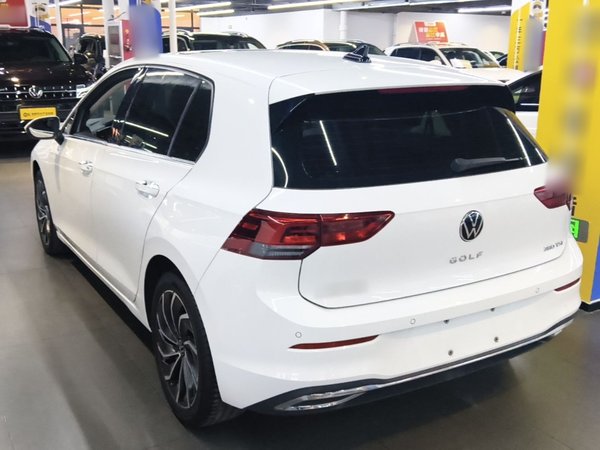 Volkswagen Golf 2023, 37300 км, за 15477 USD