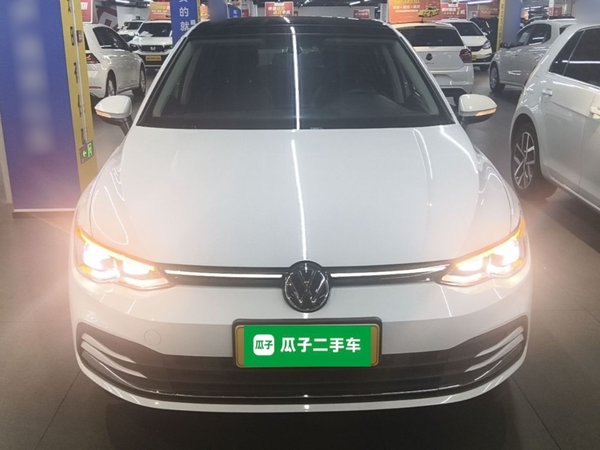 Volkswagen Golf 2023, 37300 км, за 15477 USD